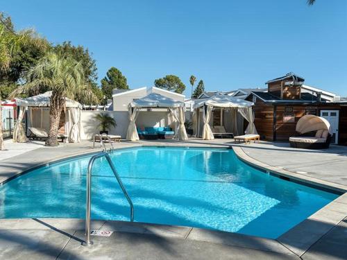 Lower Sun Valley Cozy Apartments 30 Day Stays - image 3