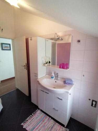 Lily Apartments Punta Skala - image 2