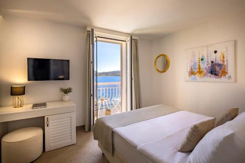 Superior Double Room with Balcony and Sea View image 6