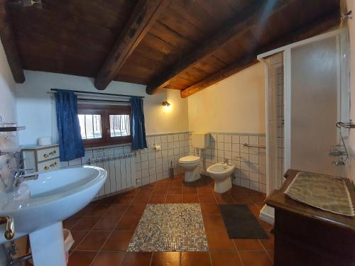 Bathroom, Il Palazzo delle Rondini in Magliano deʼ Marsi