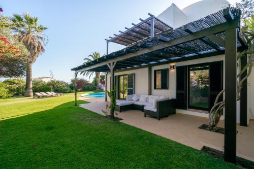 ทัศนียภาพภายนอกโรงแรม, Luxury Private Family Villa with Pool AC & Parking in โบเยา