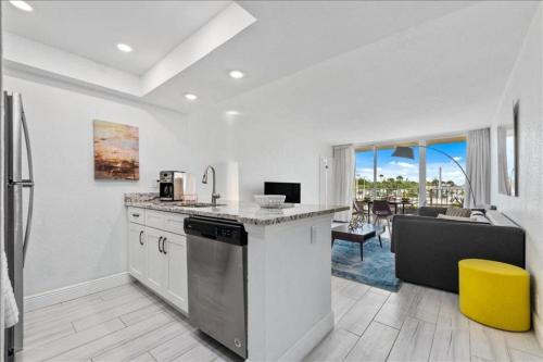 Condo 212 - main image