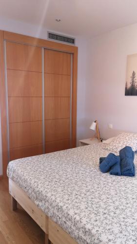 One-Bedroom Apartment image 7