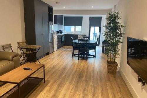 Apt 3 Silver Spruce - Killarney Town Free Parking