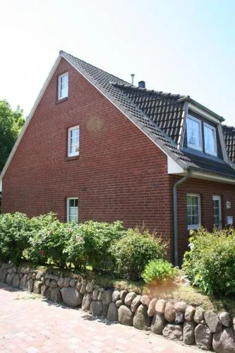 Reinhardt - Tinnum an den Wiesen in Tinnum, Deutschland