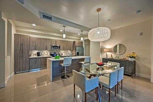 Bright Condo with Pool Access 3 Mi to Beaches - image 6