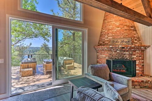 Airy Alpine Getaway with Lake Arrowhead Views! in Lake Arrowhead, USA