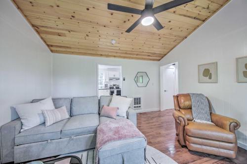 Updated Young Harris Cabin with Deck and Porch! - image 6