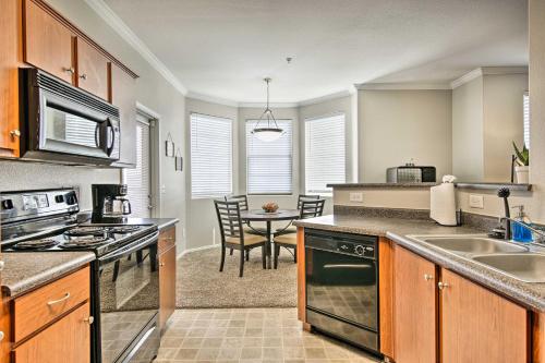 Resort-Style Condo with Patio 2 Mi to Golfing - image 6