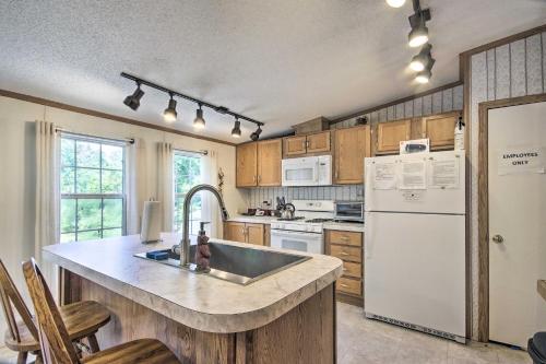 Shenandoah River Getaway < 9 Mi to Downtown Luray! in Rileyville