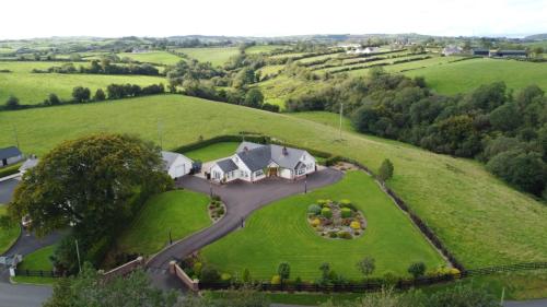 B&B Dungannon - Tranquil Modern Countryside Bungalow - Bed and Breakfast Dungannon