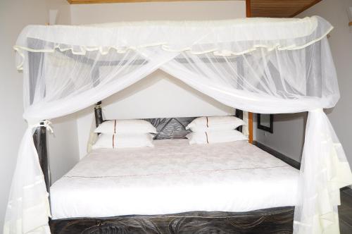 Rushel Kivu Lodge