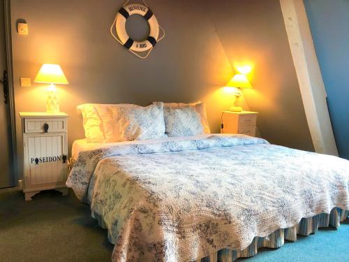 1 king bed, 1 sofa bed