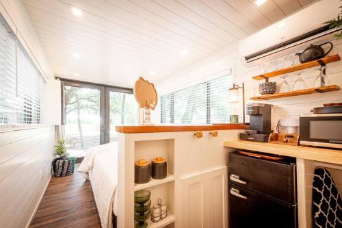 NEW The Moss Oak Tiny House 12 Min to Magnolia - image 2