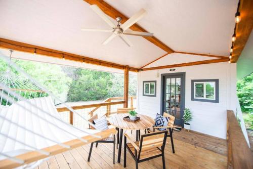 NEW The Nest Tiny home cottage 12 min to Magnolia - image 12
