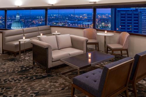 ห้องอาหาร, ไฮแอท รีเจนซี อินเดียนาโพลิส (Hyatt Regency Indianapolis) near ห้องรวมผู้ชนะ Ncaa