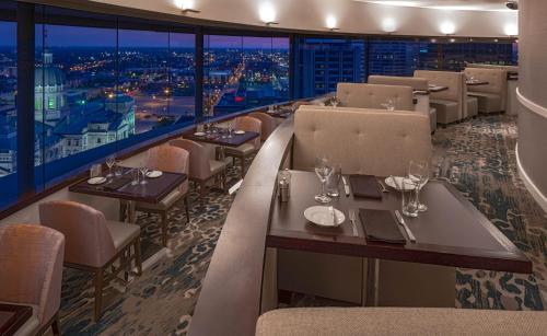ห้องอาหาร, ไฮแอท รีเจนซี อินเดียนาโพลิส (Hyatt Regency Indianapolis) near ไวท์ริเวอร์สเตทพาร์ค