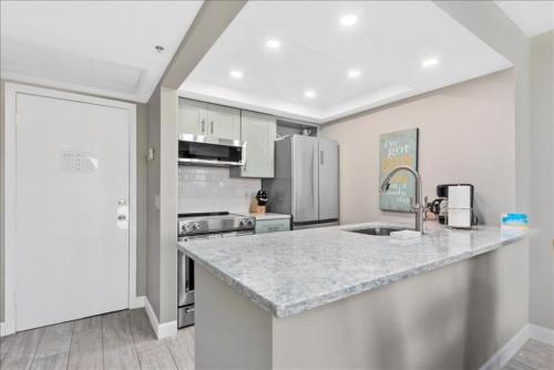 Condo 403 - image 11