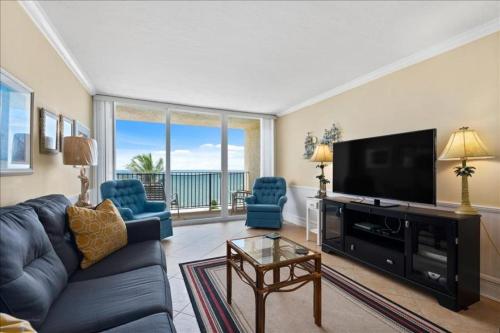 Condo 405 - main image