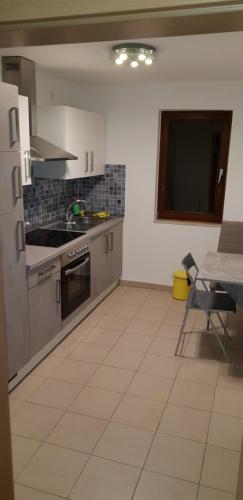 Kitchen, Private Unterkunft Askinartar in Weisenau