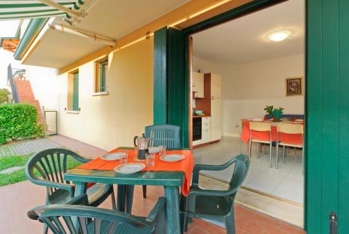 One-Bedroom Apartment image 2