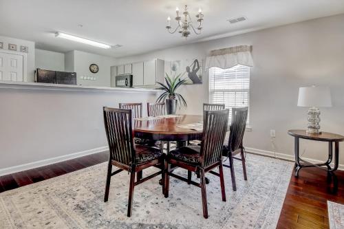 River Oaks Retreat near Myrtle Waves Water Park