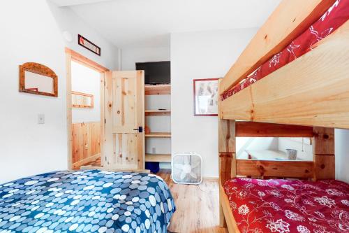 Pine Tree Lodge - image 6