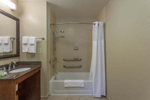 Staybridge Suites Greenville I-85 Woodruff Road, an IHG Hotel