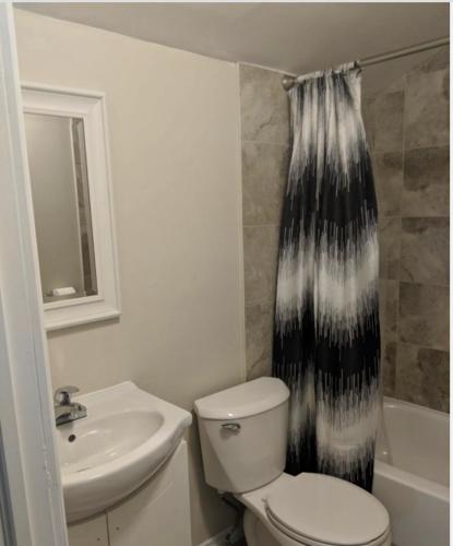 House in Niagara falls, Close to Clifton Hill, Casino and Horseshoe falls and with kitchen for 6 Guest, Niagara Falls (fotografie 10)