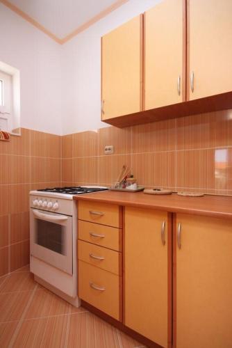 Apartments with a parking space Gradac, Makarska - 6820