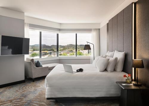 Pullman Rotorua Room Type - Deluxe Executive King Room with City View