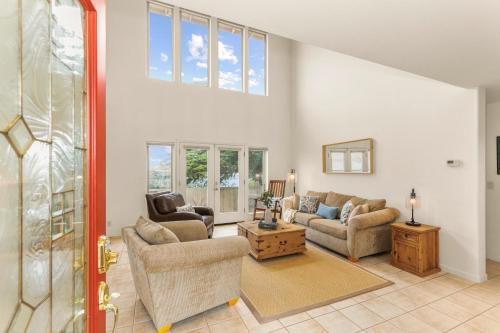 Large 3 bedroom 2 bath in Marina - image 9