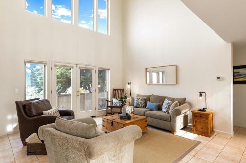 Large 3 bedroom 2 bath in Marina - image 14