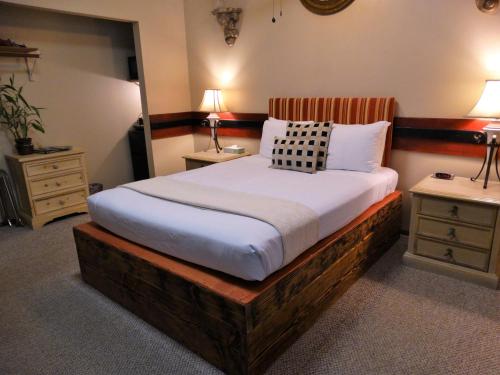Queen Room with Garden View