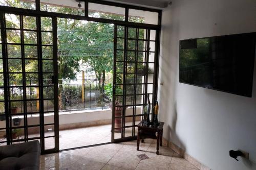 Apartamento cerca Mall La Central y Estación Tranvía, Medellín (Foto 3)