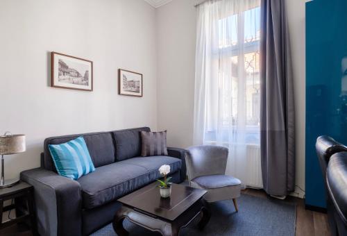 Andrassy Garden Apartment in Center