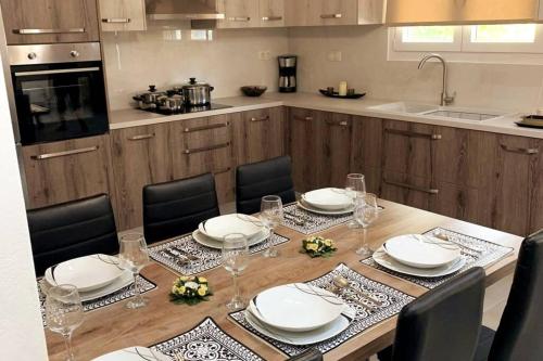 Helen`s Luxury Apartment in Nea Alikarnassos