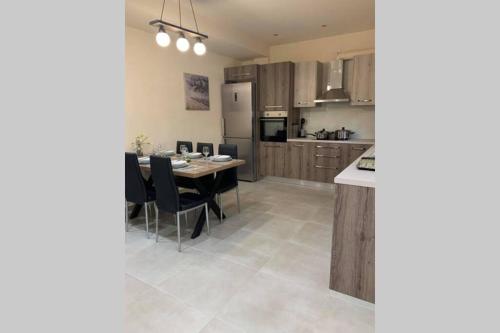 Helen`s Luxury Apartment in Nea Alikarnassos