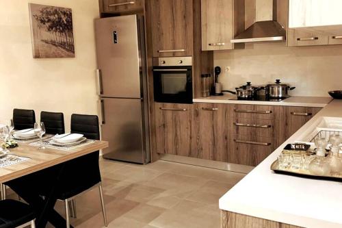 Helen`s Luxury Apartment in Nea Alikarnassos