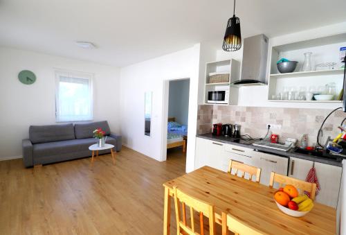 Friends & Family Apartmanok Velence, Velence (photo 8)