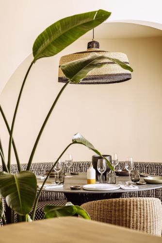 317081706 Le Garage Biarritz Hôtel