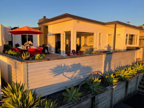 ทัศนียภาพภายนอกโรงแรม, Ocean Front East End Beach House in สแตรนดัน