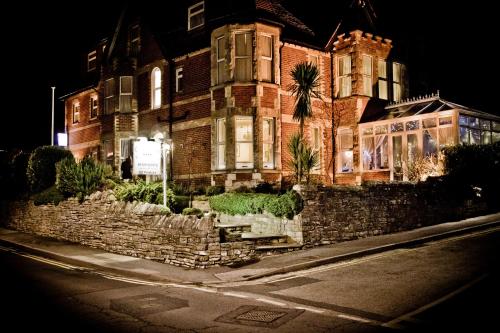 The Castleton Hotel - Accommodation - Swanage