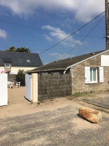 Petite maison a deux pas de la plage