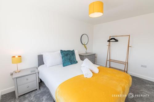 Beautifully Modern 3 bed House, Parking, Poole