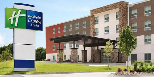 Holiday Inn Express and Suites Lumberton Lumberton