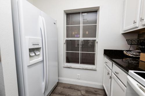4536BV townhouse - image 10