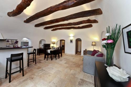 2 bedrooms, 4 beds