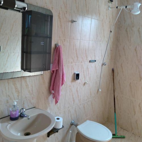 Casa inteira para até 16 pessoas no Centro de Ilhabela (Casa inteira para ate 16 pessoas no Centro de Ilhabela) in Praia Itaquanduba