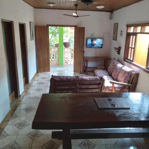 Casa inteira para até 16 pessoas no Centro de Ilhabela (Casa inteira para ate 16 pessoas no Centro de Ilhabela) in Praia Itaquanduba